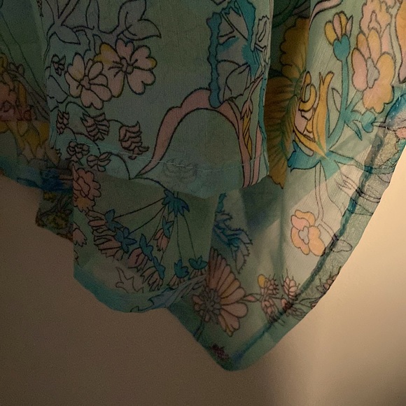 Beach Cover-up. Delicately fabric & flows with lights colors at the beach. - Picture 7 of 12